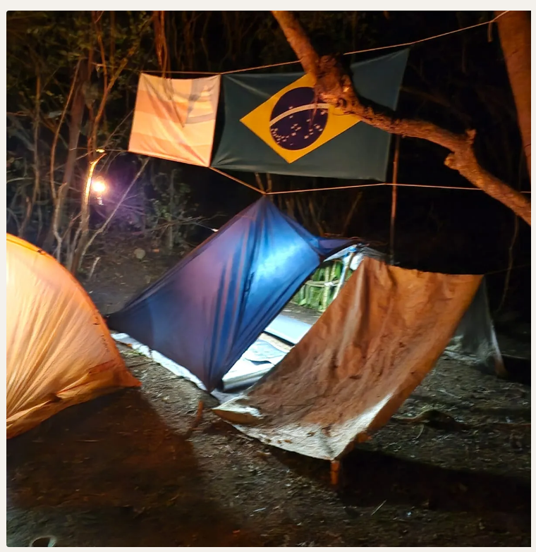 Abrigos e acampamento noturno na Mata Atlântica